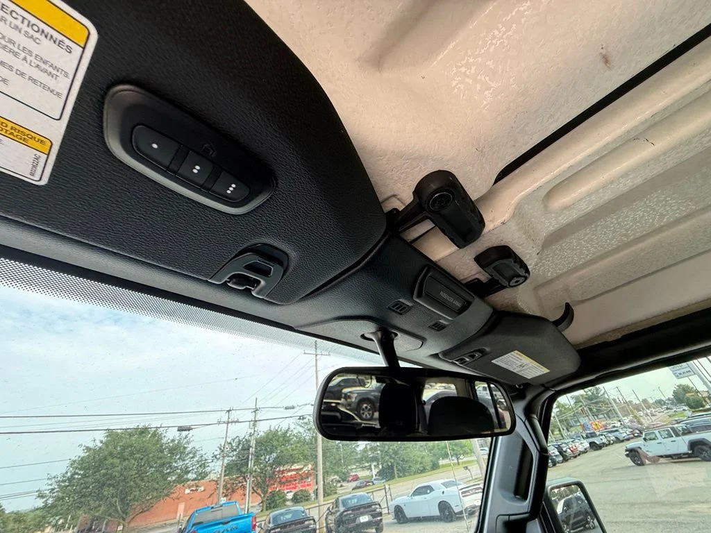 Used 2020 Silver Jeep Unlimited Sahara image 23