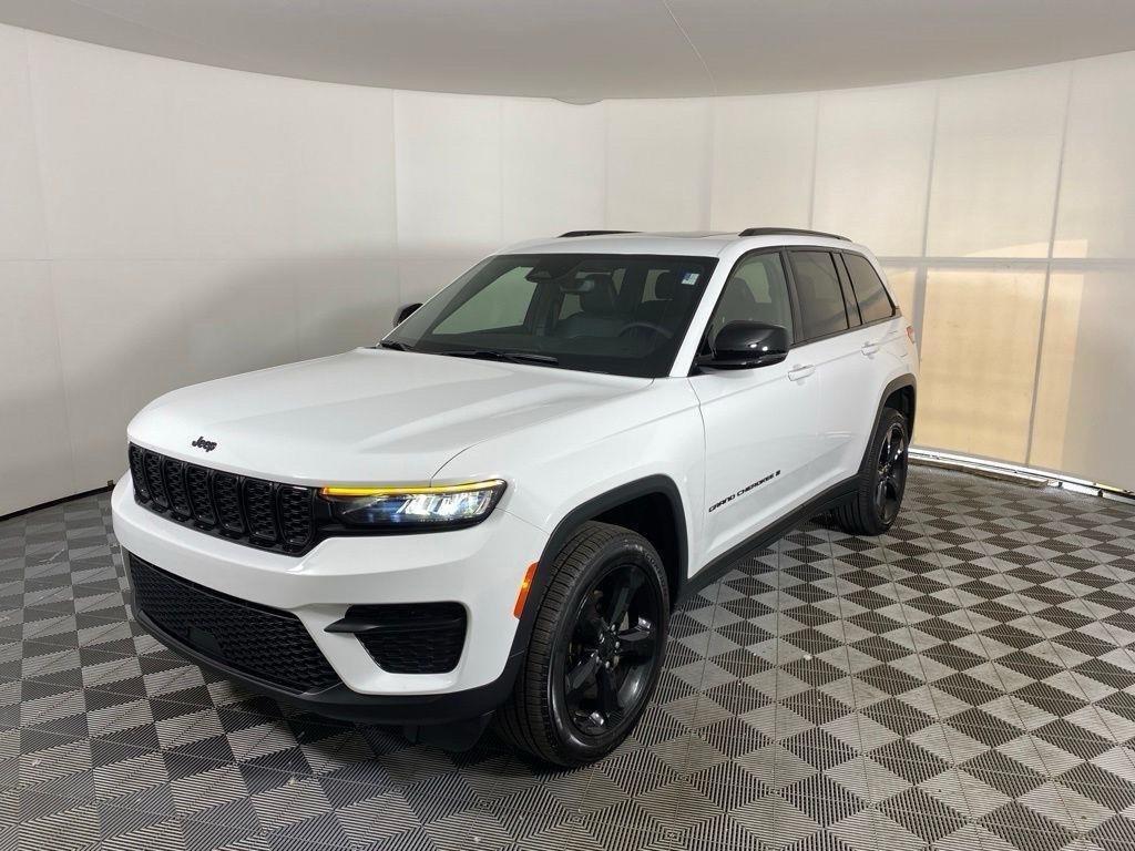 Used 2024 Bright White Clearcoat Jeep Altitude X image 11