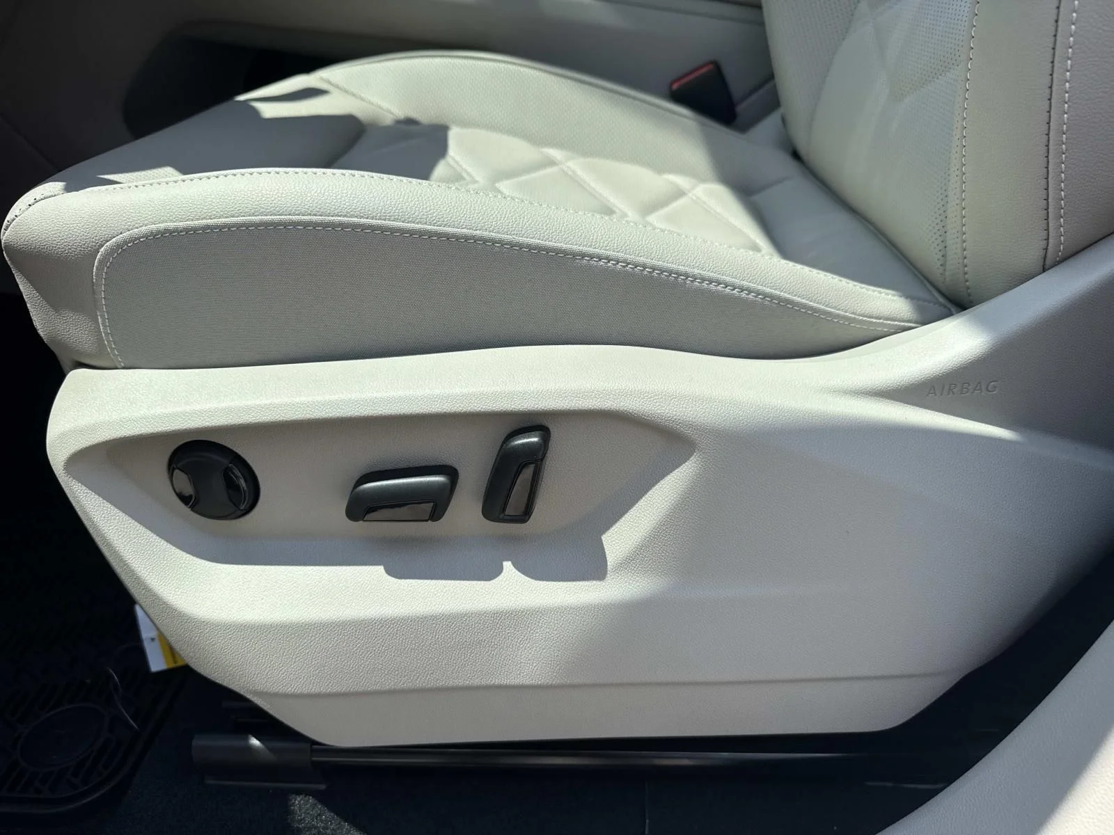 New 2026 White Volkswagen SE image 10