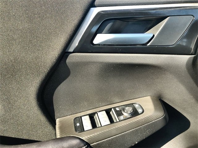 2025 Mitsubishi Outlander ES photo 4