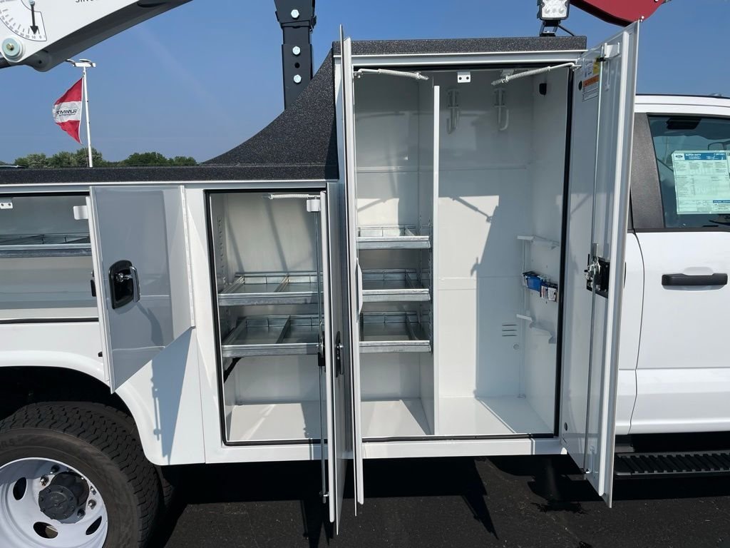 2025 Ford F-550 Super Duty Chassis Cab XL - Photo 32