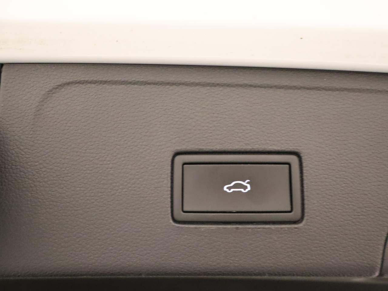 Certified Used 2023 Pure White Volkswagen V6 SE image 20