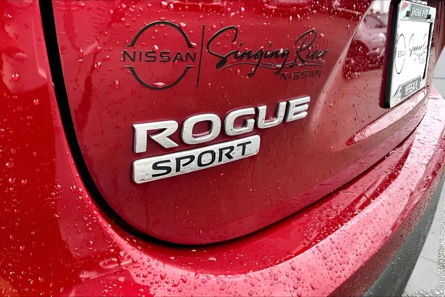 Used 2022 Red Nissan SL image 28