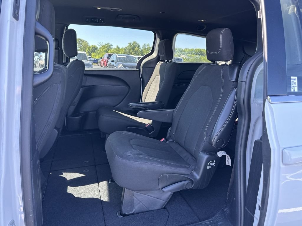 Used 2023 White Chrysler Touring image 27