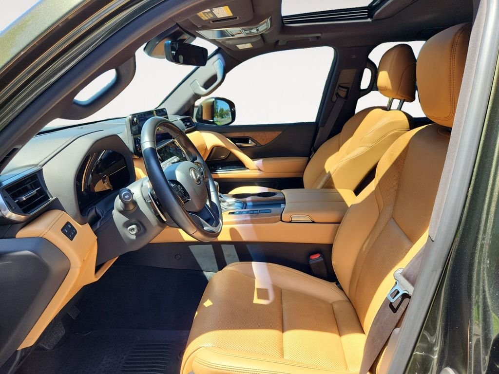 Used 2024 Green Lexus 600 Premium image 11