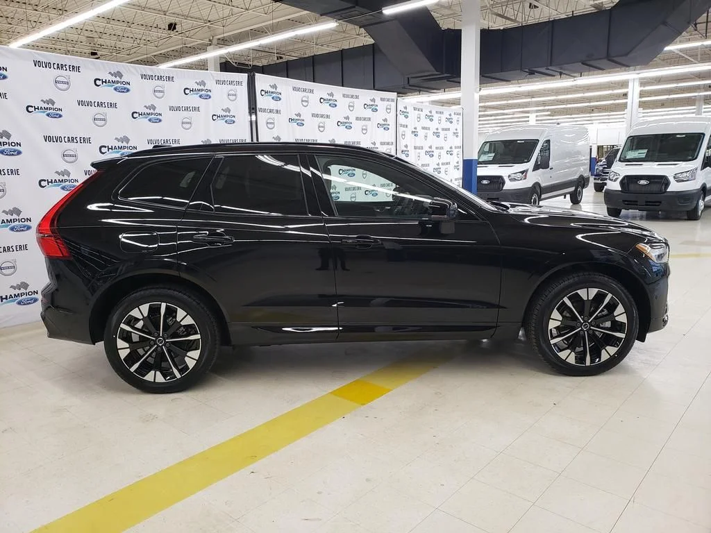 New 2026 Onyx Black Volvo Plus image 5