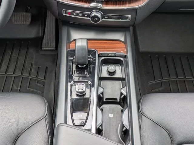 Used 2023 Gray Volvo Plus Bright Theme image 21