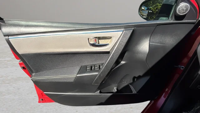 Used 2016 Red Toyota LE image 17