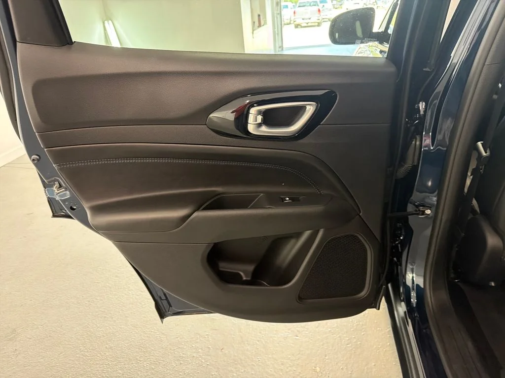 Used 2026 Blue Jeep Latitude image 9