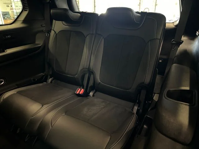Used 2024 Silver Jeep Altitude image 16