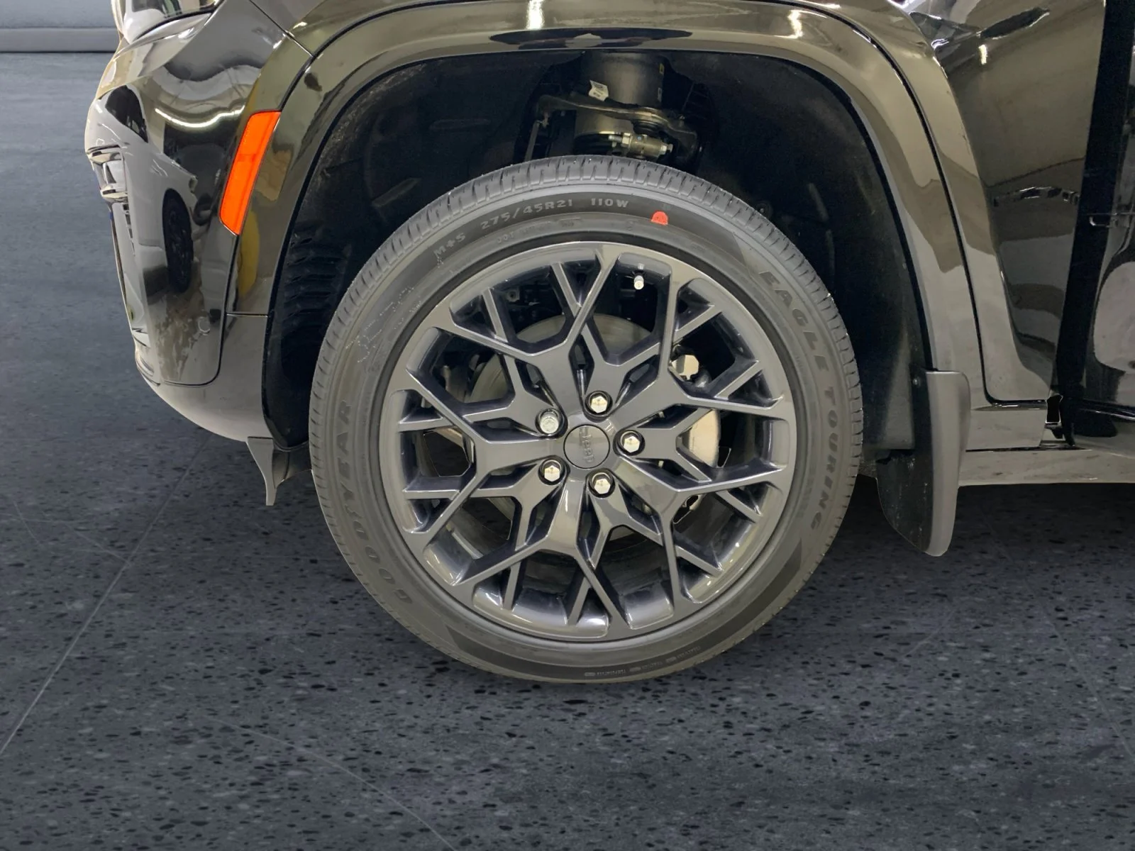 New 2026 Diamond Black Crystal Pearl Jeep Summit image 9