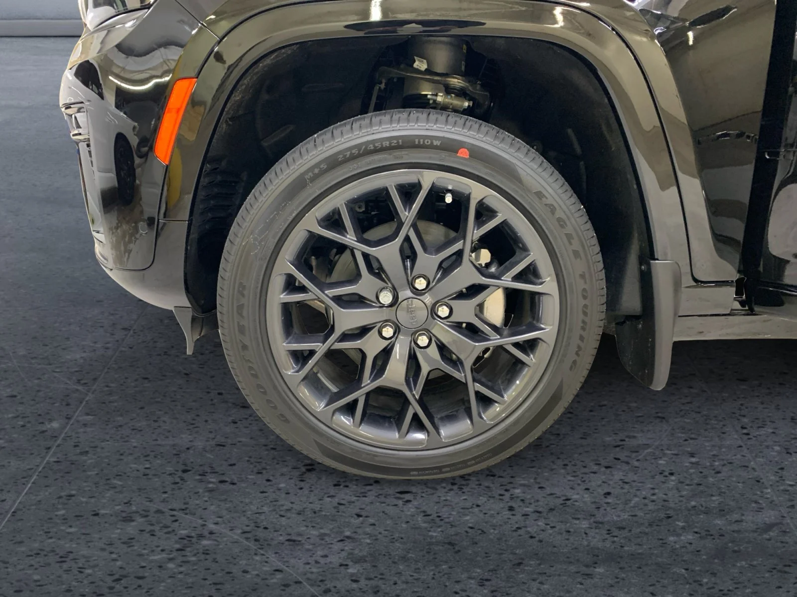New 2026 Diamond Black Crystal Pearl Jeep Summit image 9