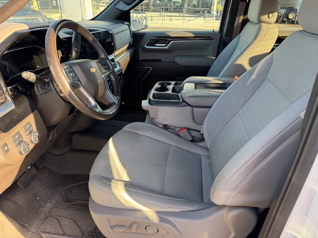 Used 2022 White Chevrolet LT image 9