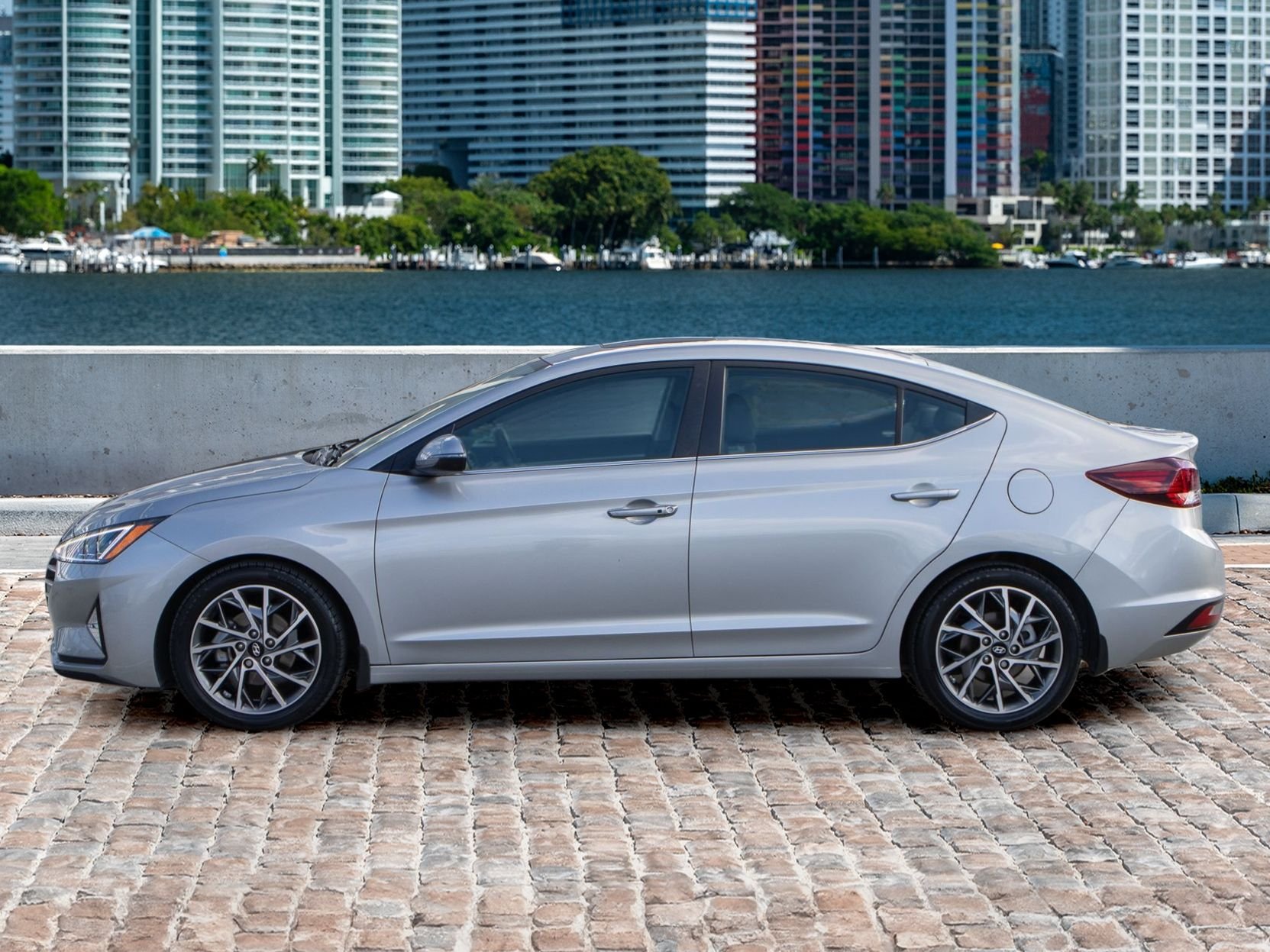 2020 Hyundai Elantra Limited photo 4