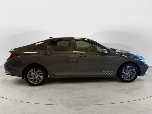 Used 2024 Gray Hyundai SEL image 7