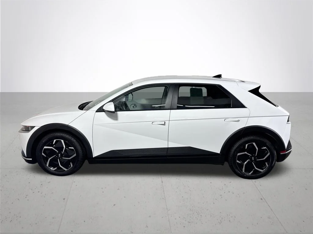 Used 2023 White Hyundai SEL image 9