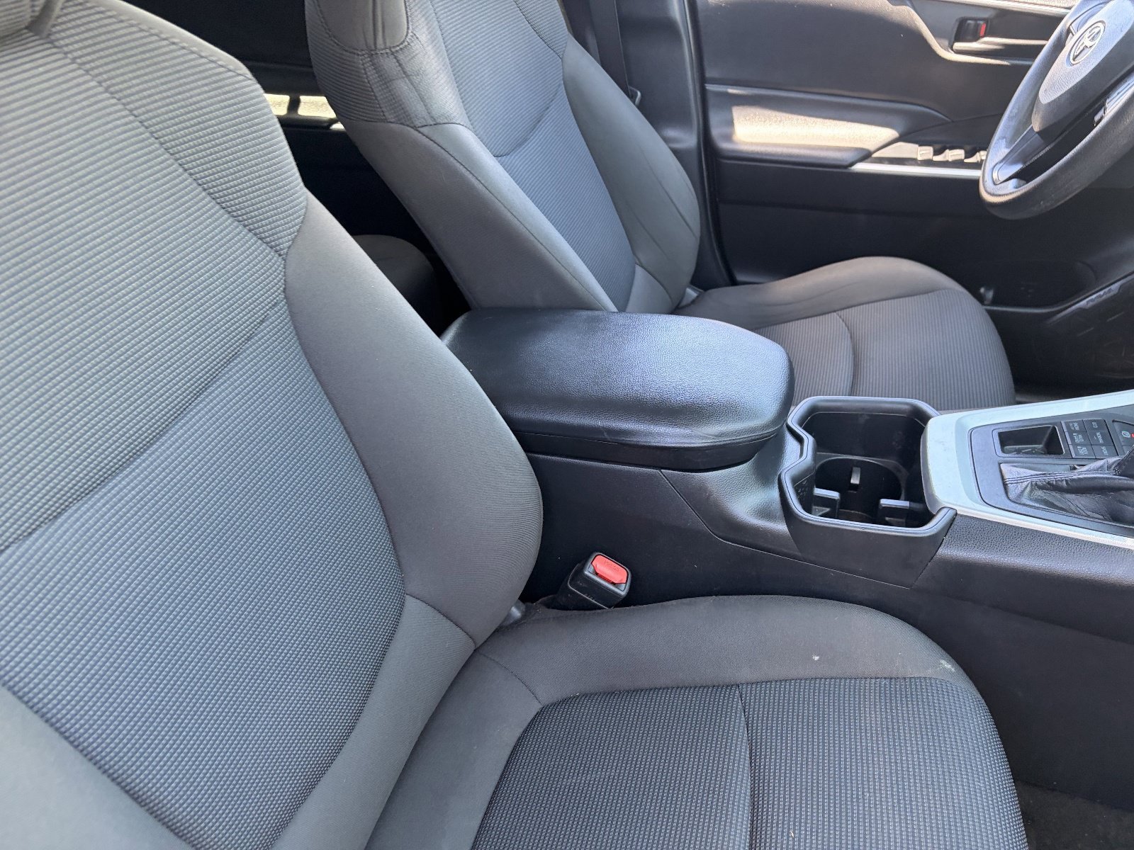 Used 2022 Silver Toyota LE image 4