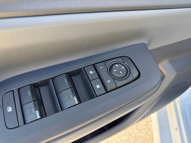 2026 Toyota Prius LE - Photo 14