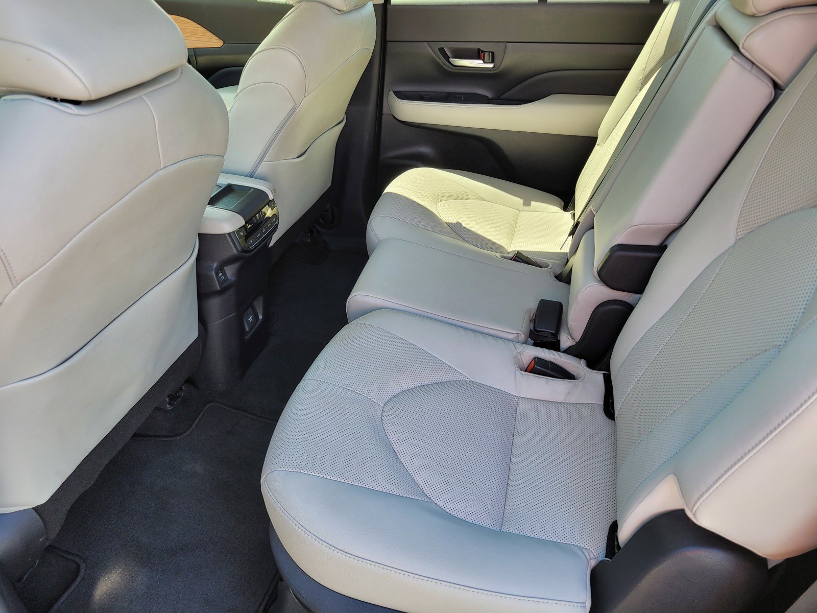 Certified Used 2024 White Toyota  image 13