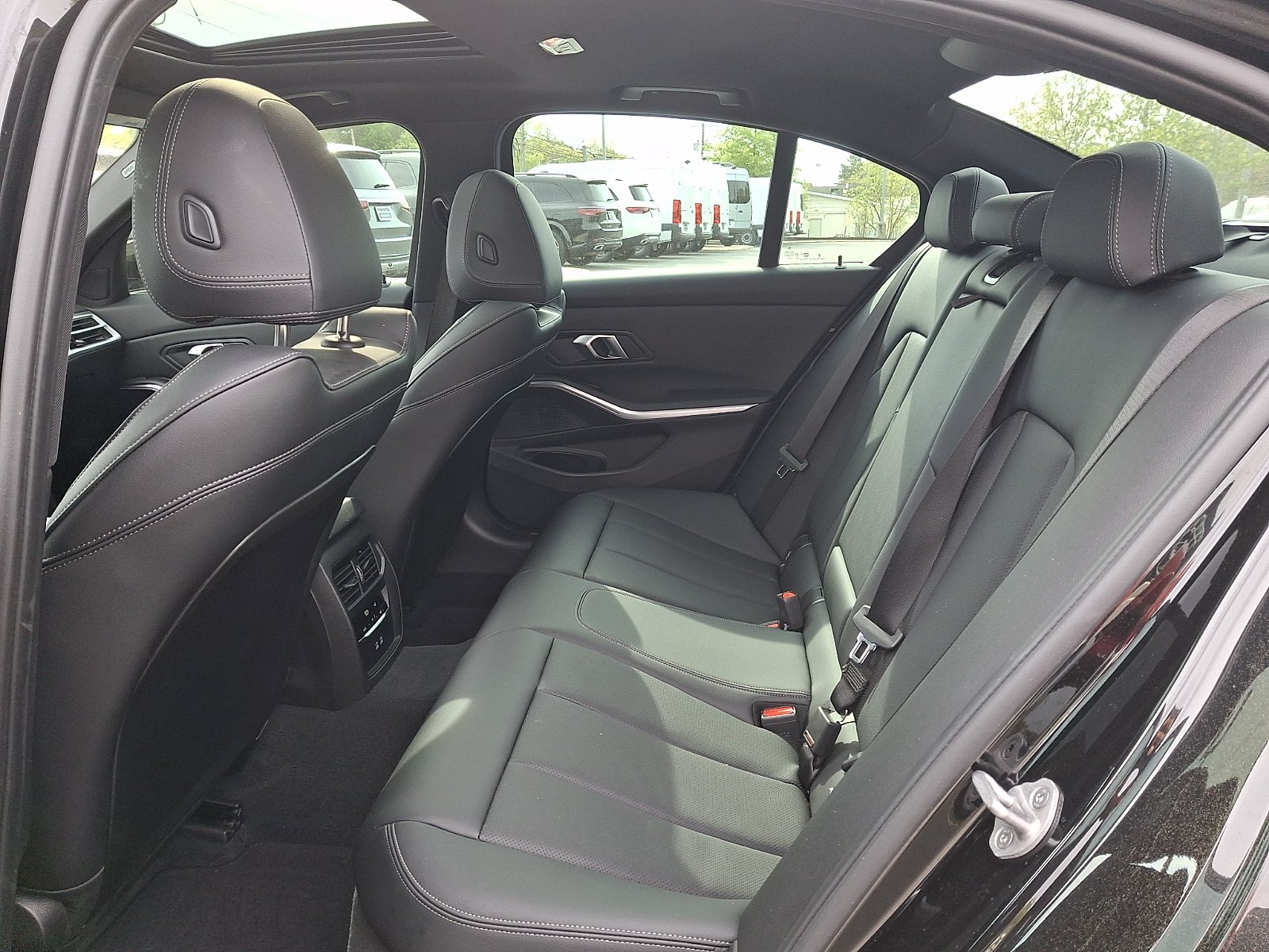 Used 2025 Black Sapphire Metallic BMW xDrive image 10
