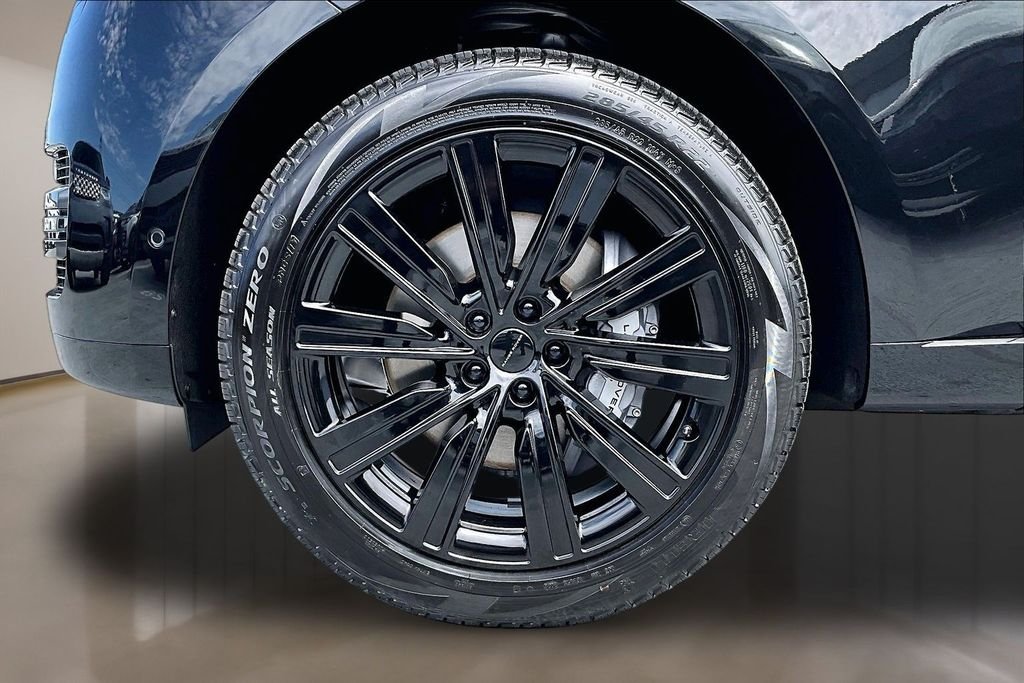 New 2026 SANTORINI BLACK Land Rover SE 7 Seats image 14
