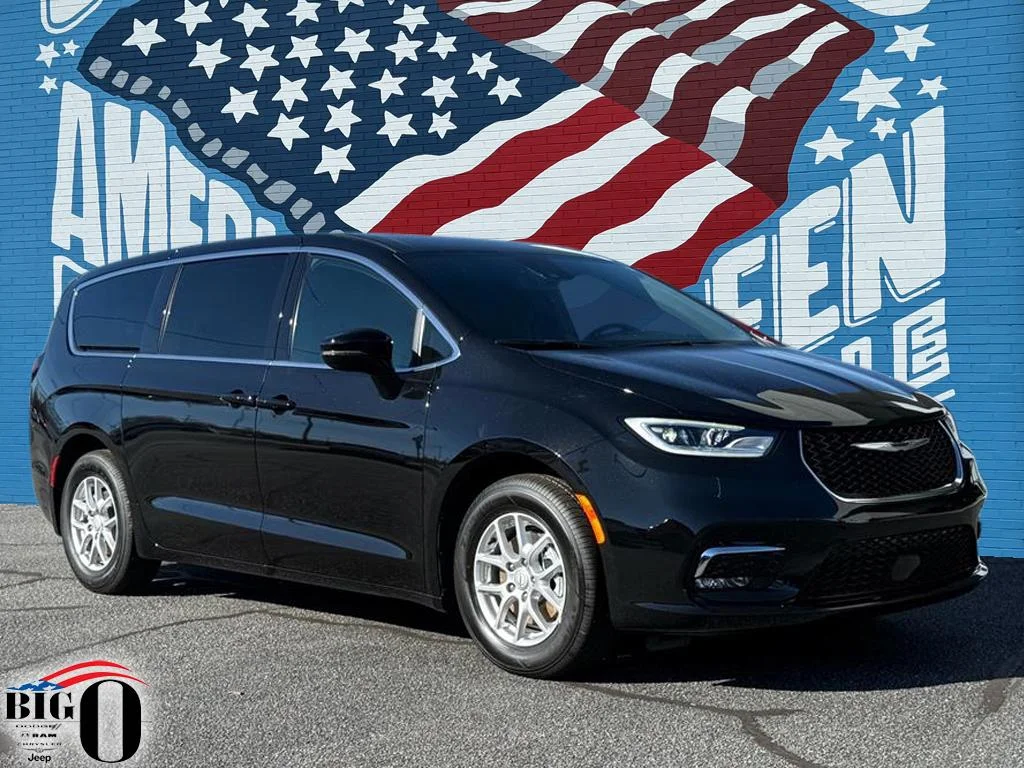 2026 Chrysler Pacifica Select's photo
