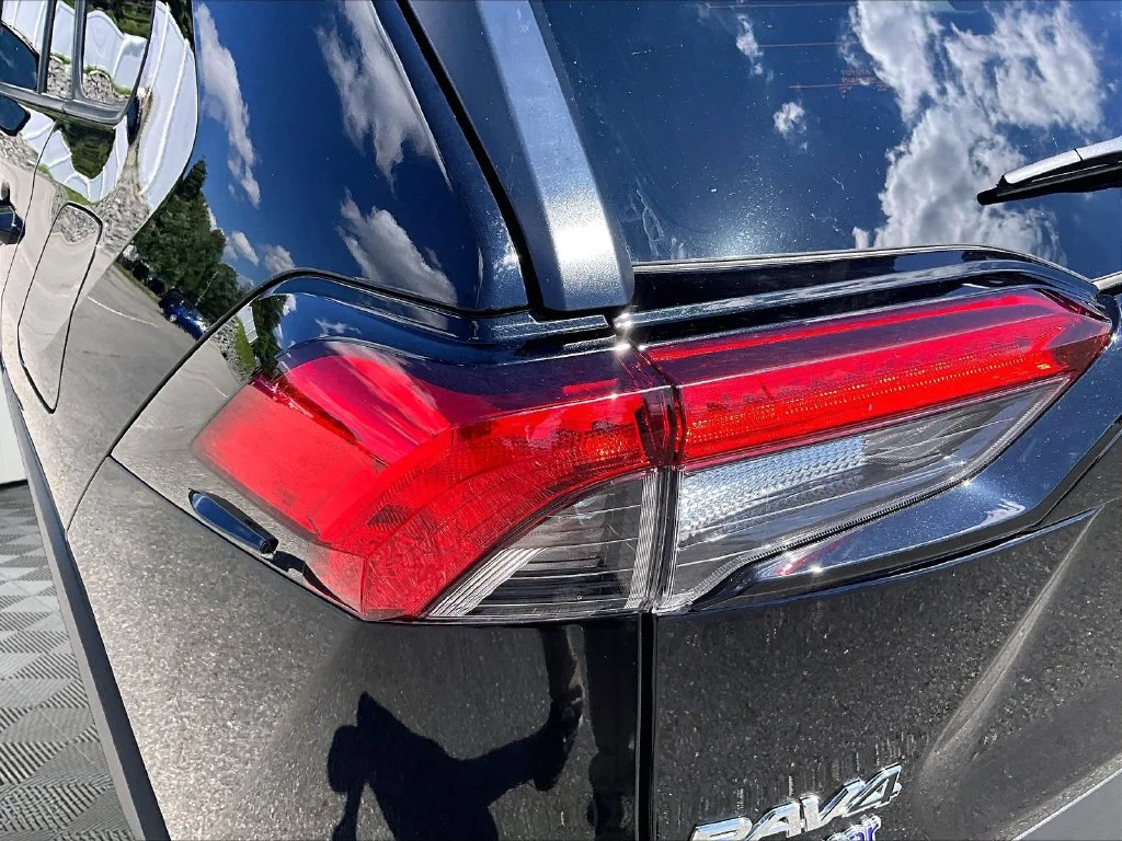 Used 2025 Midnight Black Metallic Toyota XLE image 34