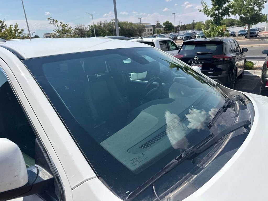 Used 2020 White Jeep Laredo image 5