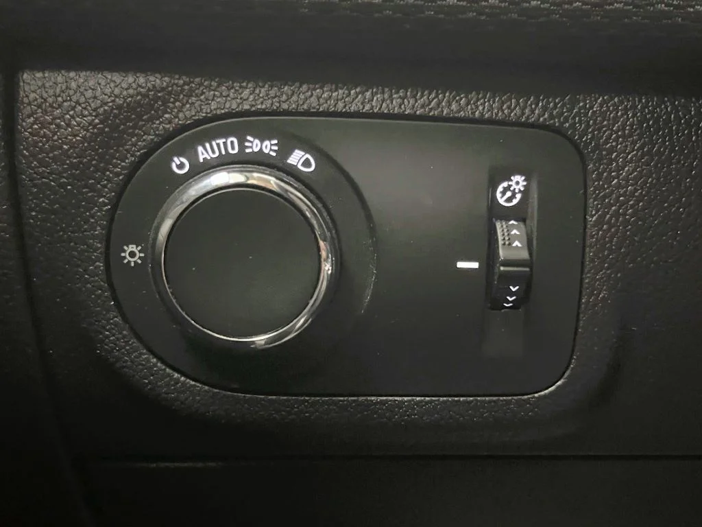 Used 2018 Silver Chevrolet LS image 33