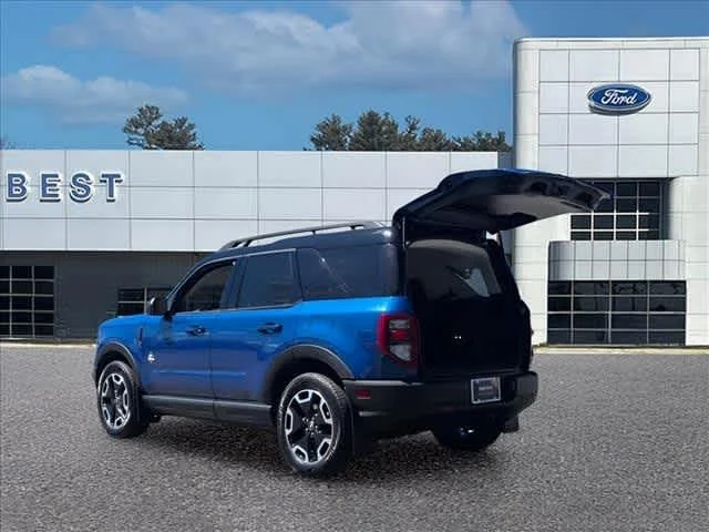 Used 2024 Atlas Blue Metallic Ford Outer Banks image 7