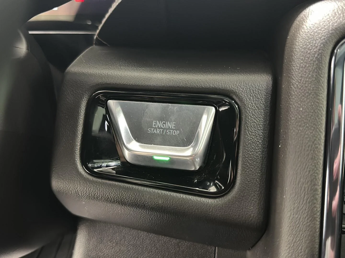 Used 2025 Summit White GMC AT4 image 14