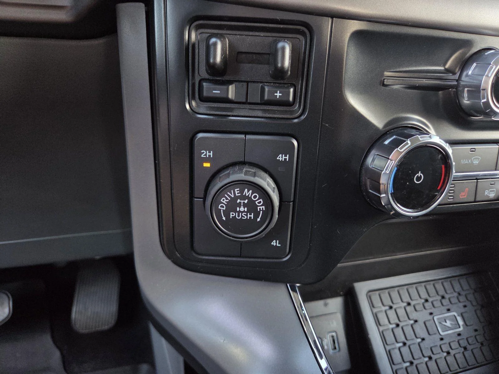 Used 2024 Agate Black Ford XLT image 15