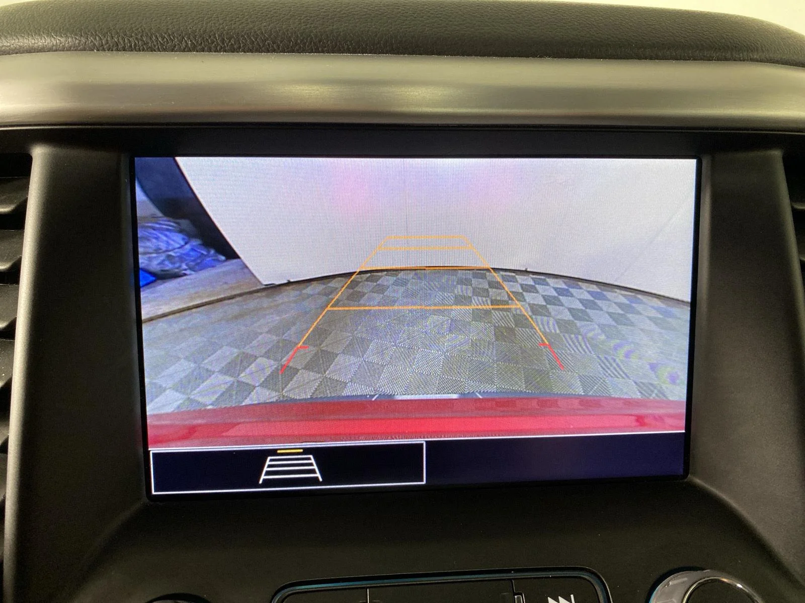 Used 2023 VOLCANIC RED TINTCOAT GMC SLE image 18