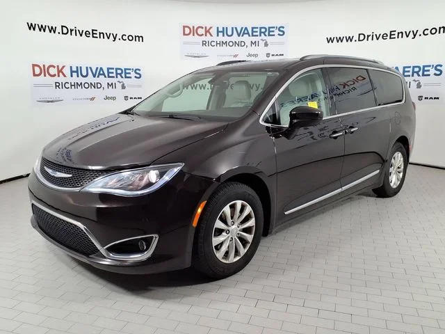 Used 2018 Red Chrysler Touring L Plus image 1