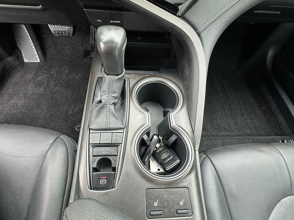 Used 2022  Toyota XSE image 33