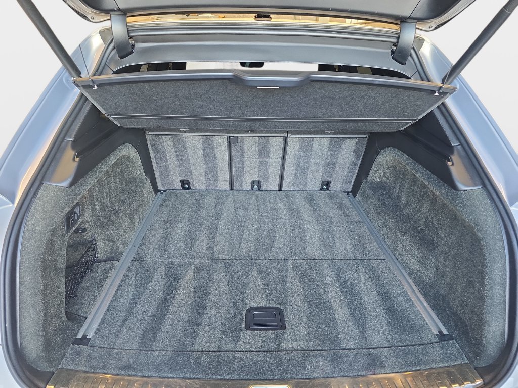 Used 2022 Silver Bentley  image 14