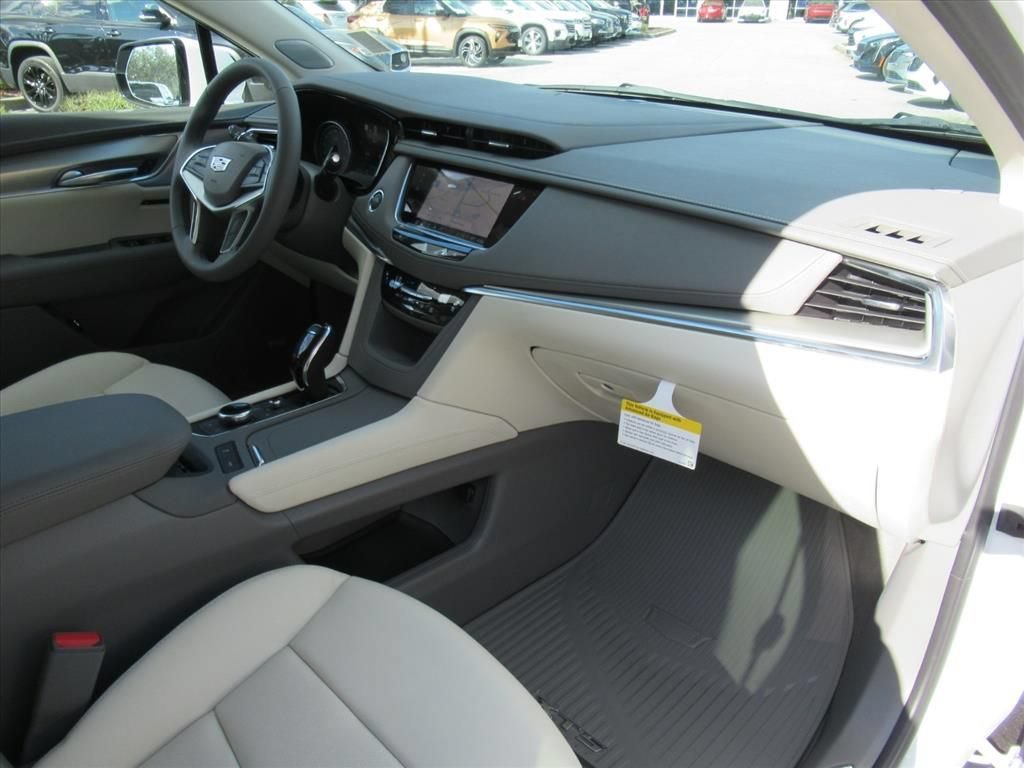 New 2026 Crystal White Tricoat Cadillac Premium Luxury image 10