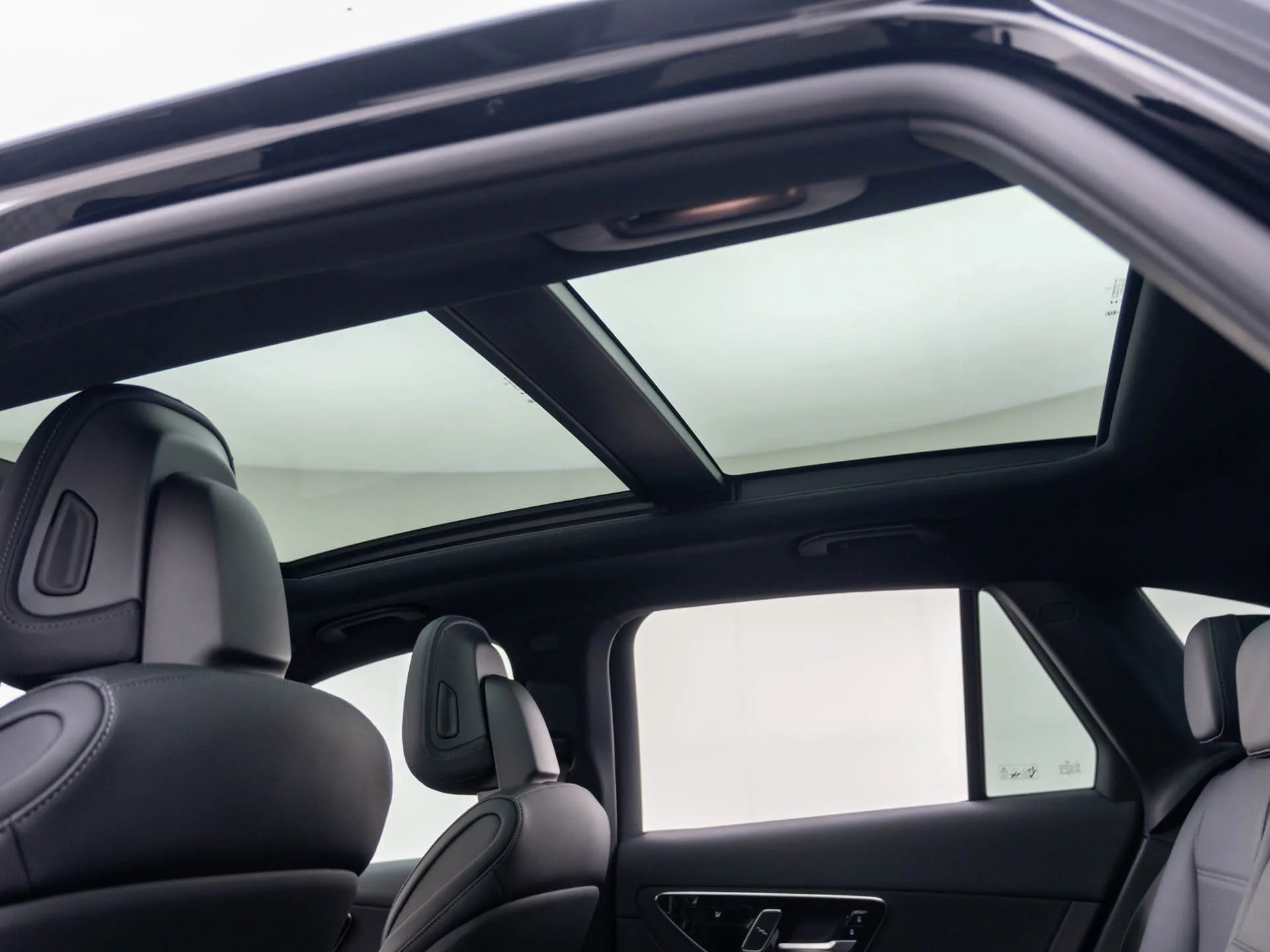 New 2027 Black Mercedes-Benz GLC 300 image 21