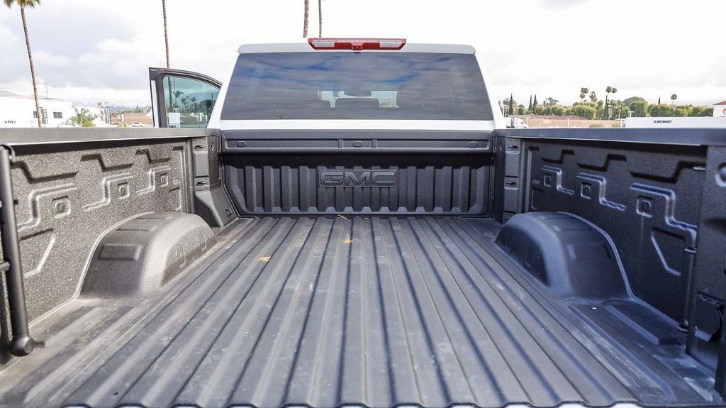 Used 2025 Summit White GMC AT4 image 30