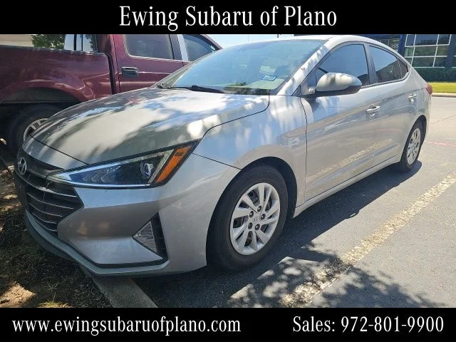 Used 2020 Silver Hyundai SE image 2
