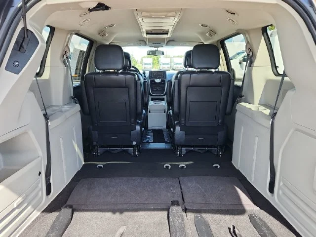 Used 2013 Black Chrysler Touring image 33