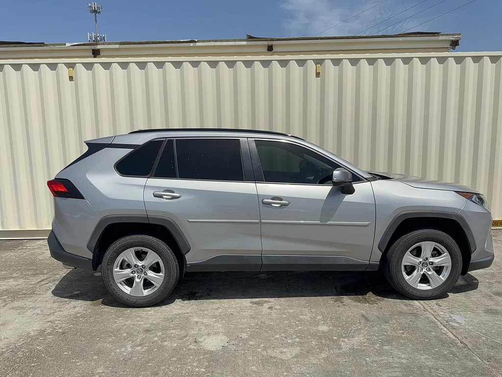 Used 2020 Silver Sky Metallic Toyota XLE image 2
