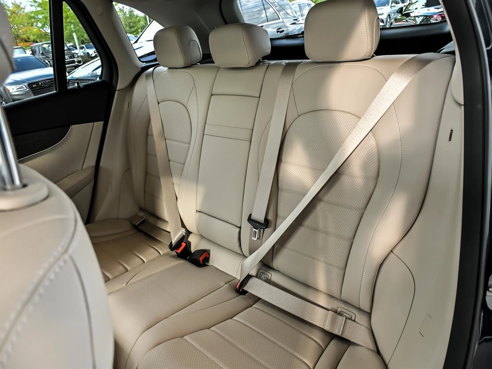 Used 2020 Blue Mercedes-Benz GLC 300 4MATIC® image 16