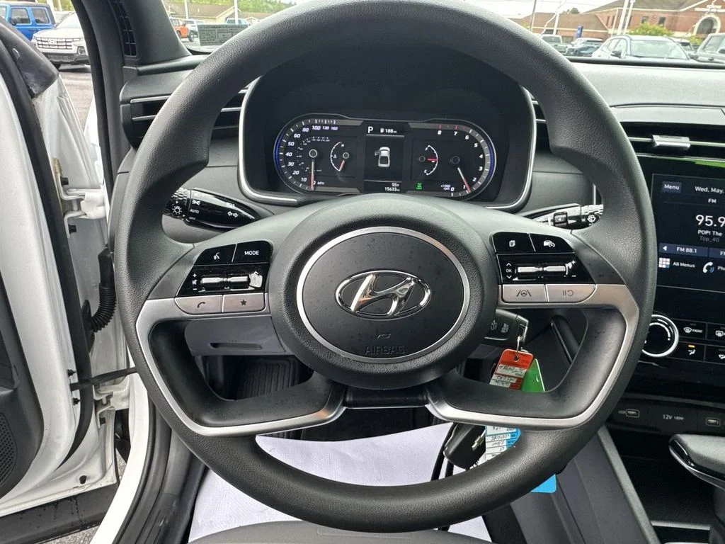 Used 2024 White Hyundai SE image 21