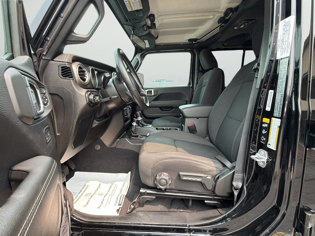 Used 2021 Black Jeep Unlimited Sahara image 9