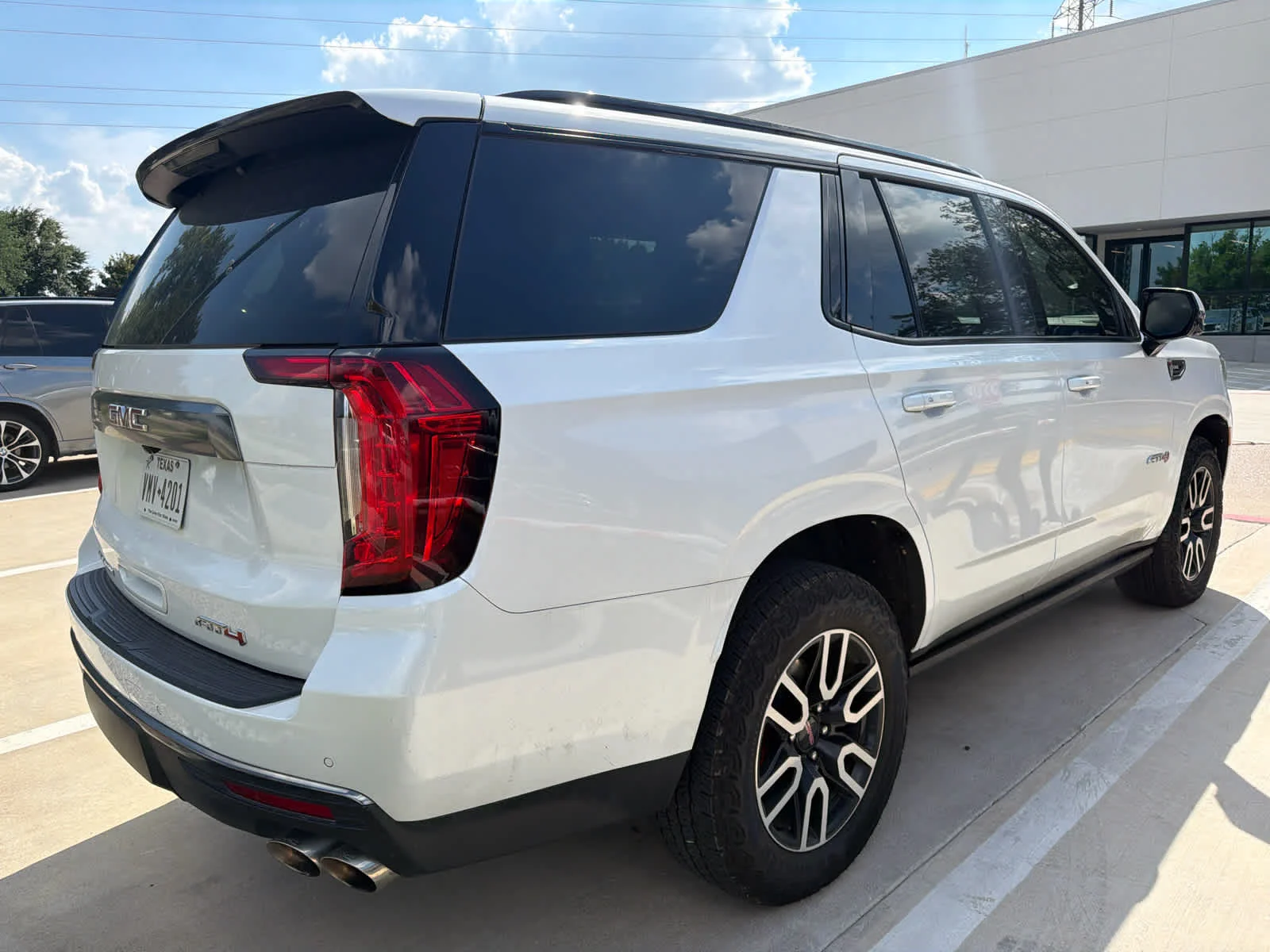 Used 2023 White Frost Tricoat GMC AT4 image 3