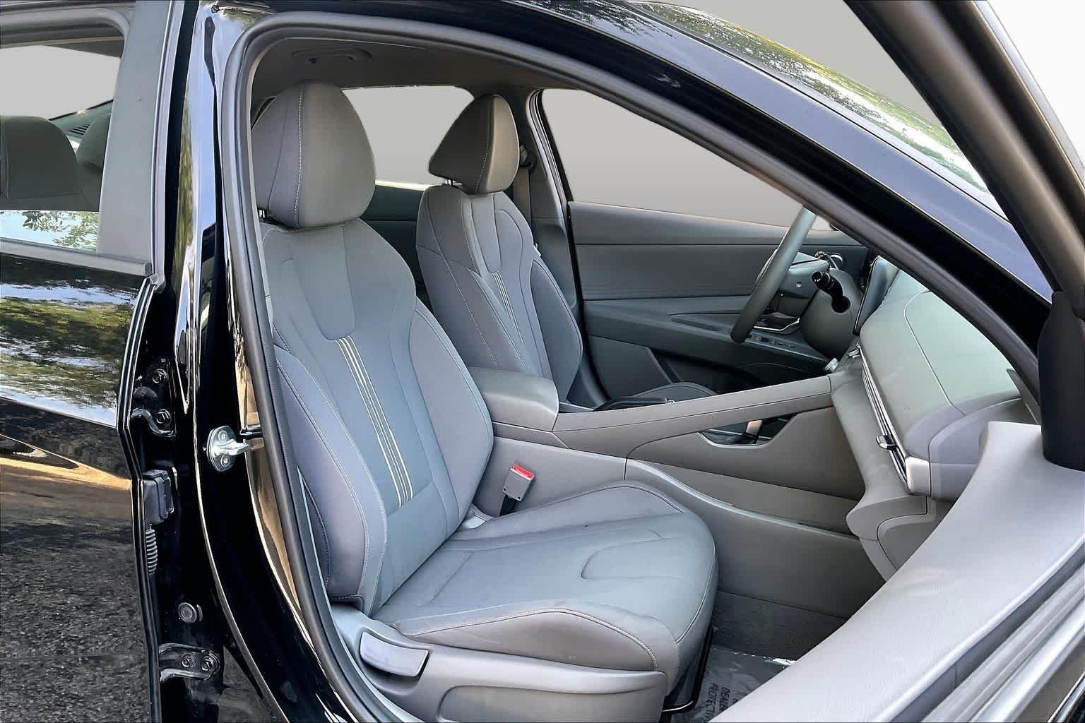 Used 2024 Abyss Black Hyundai SEL image 8