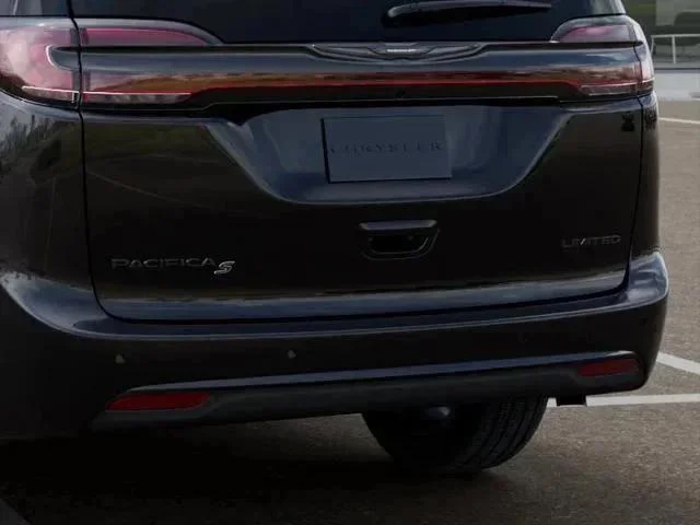 New 2026 Diamond Black Crystal Pearl-Coat Exterior Paint Chrysler Limited image 117