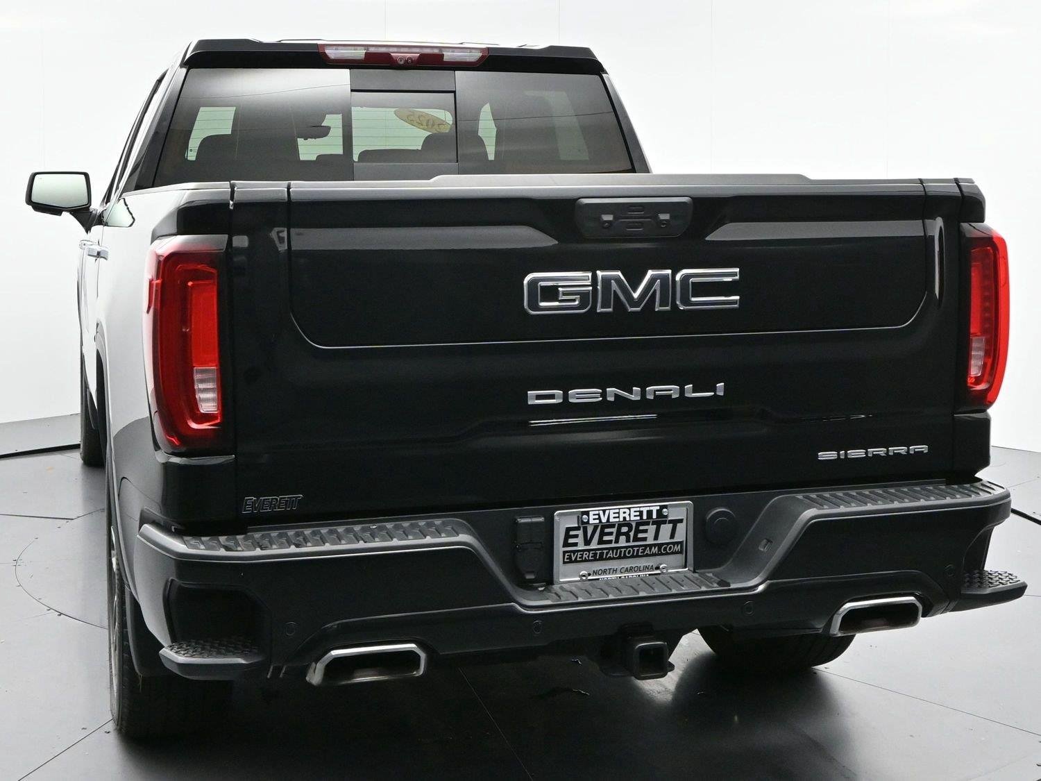 Used 2025 Onyx Black GMC Denali Ultimate image 6