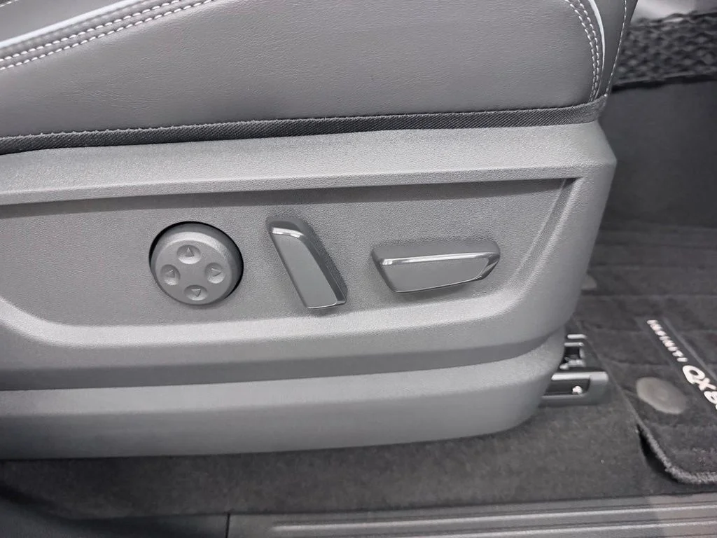 New 2027 RADIANT WHITE INFINITI Luxe 4WD image 53